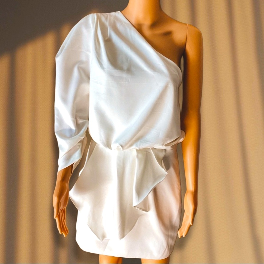 EUC DO+BEN White One-Shoulder Draped Dress